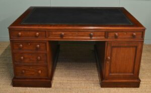 Large Quality Oak Antique Partners Desk 16 Antique Mahogany Partners Desk.