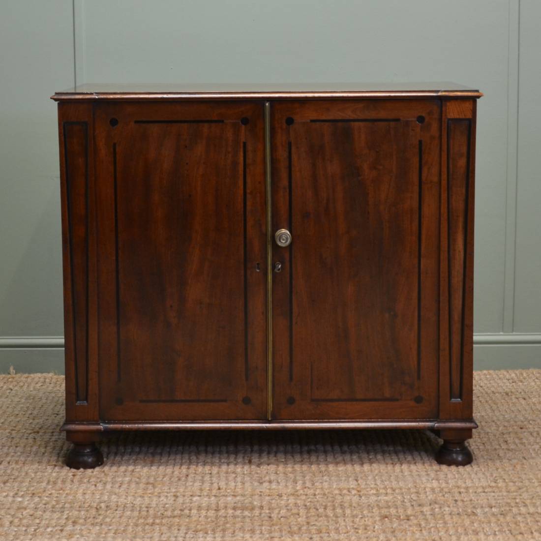 Superb Quality Small Regency Mahogany Antique Cabinet.