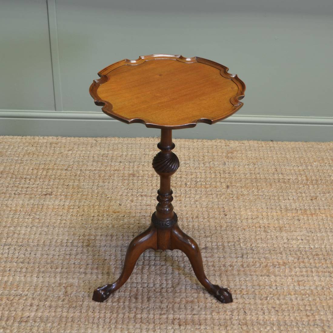 Small Waring And Gillows Antique Walnut Decorative Occasional Table