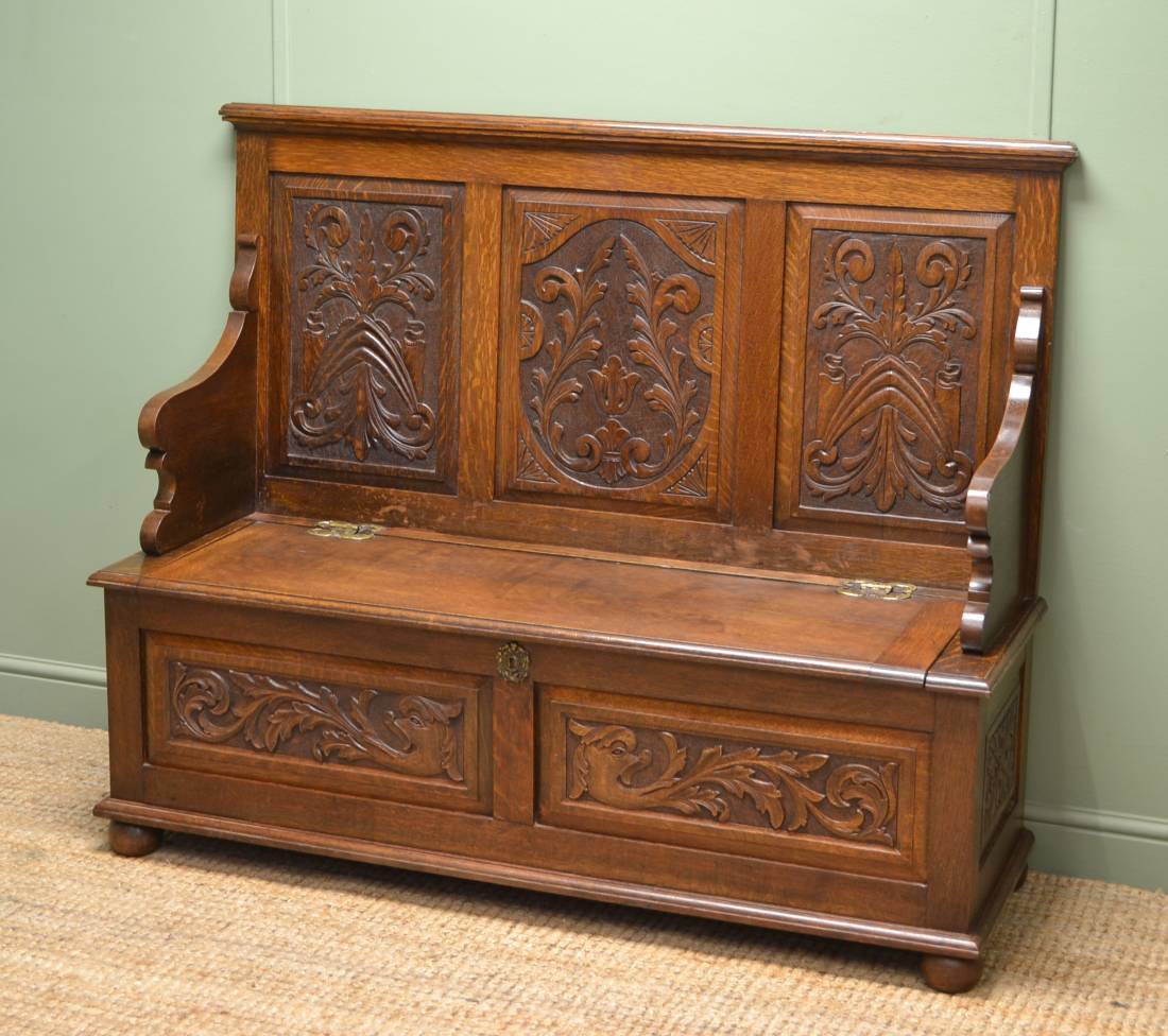 Quality Solid Oak Victorian Antique Settle / Bench with three decorative carved panels. 