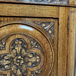 Quality Oak Antique Hall Wardrobe / Cupboard