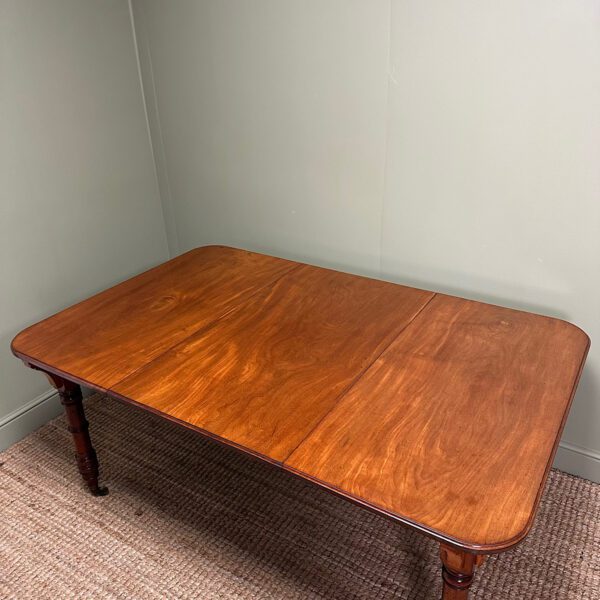 Quality Antique Mahogany Dining Table by Gillows of Lancaster