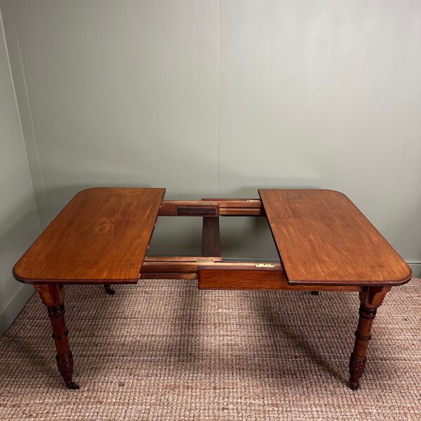 Quality Antique Mahogany Dining Table by Gillows of Lancaster