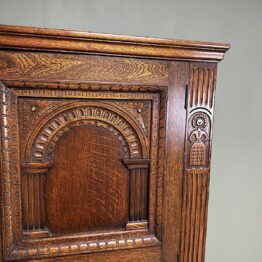 Quality Oak Antique Hall Wardrobe / Cupboard
