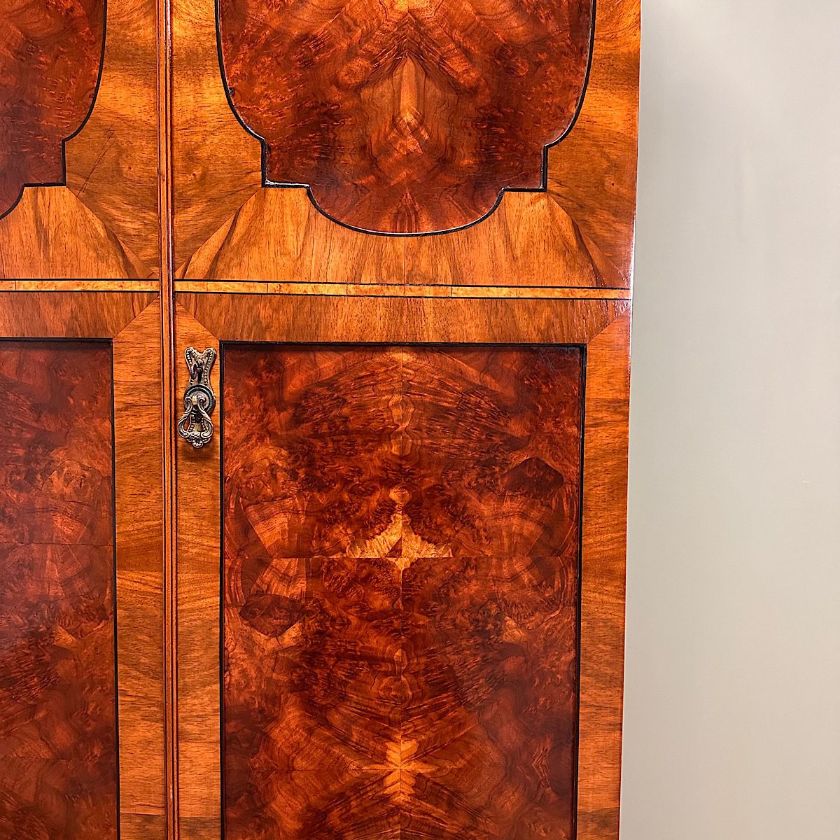 Beautiful Mahogany Bow Fronted Antique Edwardian Wardrobe 7 Beautiful Mahogany Bow Fronted Antique Edwardian Wardrobe