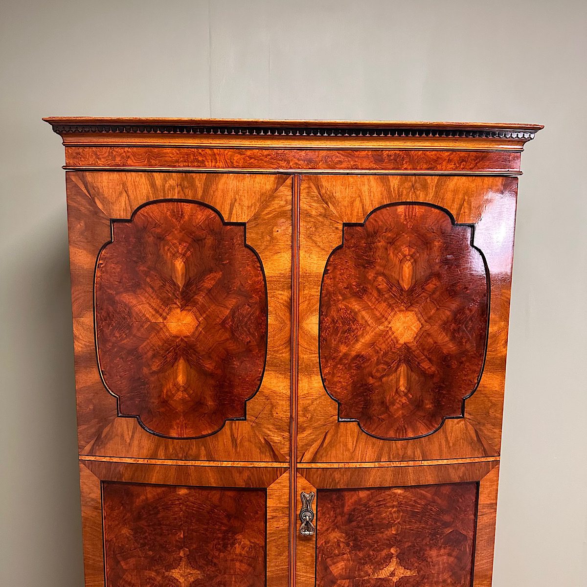 Beautiful Mahogany Bow Fronted Antique Edwardian Wardrobe 6 Beautiful Mahogany Bow Fronted Antique Edwardian Wardrobe