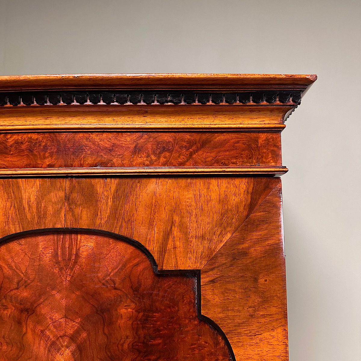 Beautiful Mahogany Bow Fronted Antique Edwardian Wardrobe 5 Beautiful Mahogany Bow Fronted Antique Edwardian Wardrobe