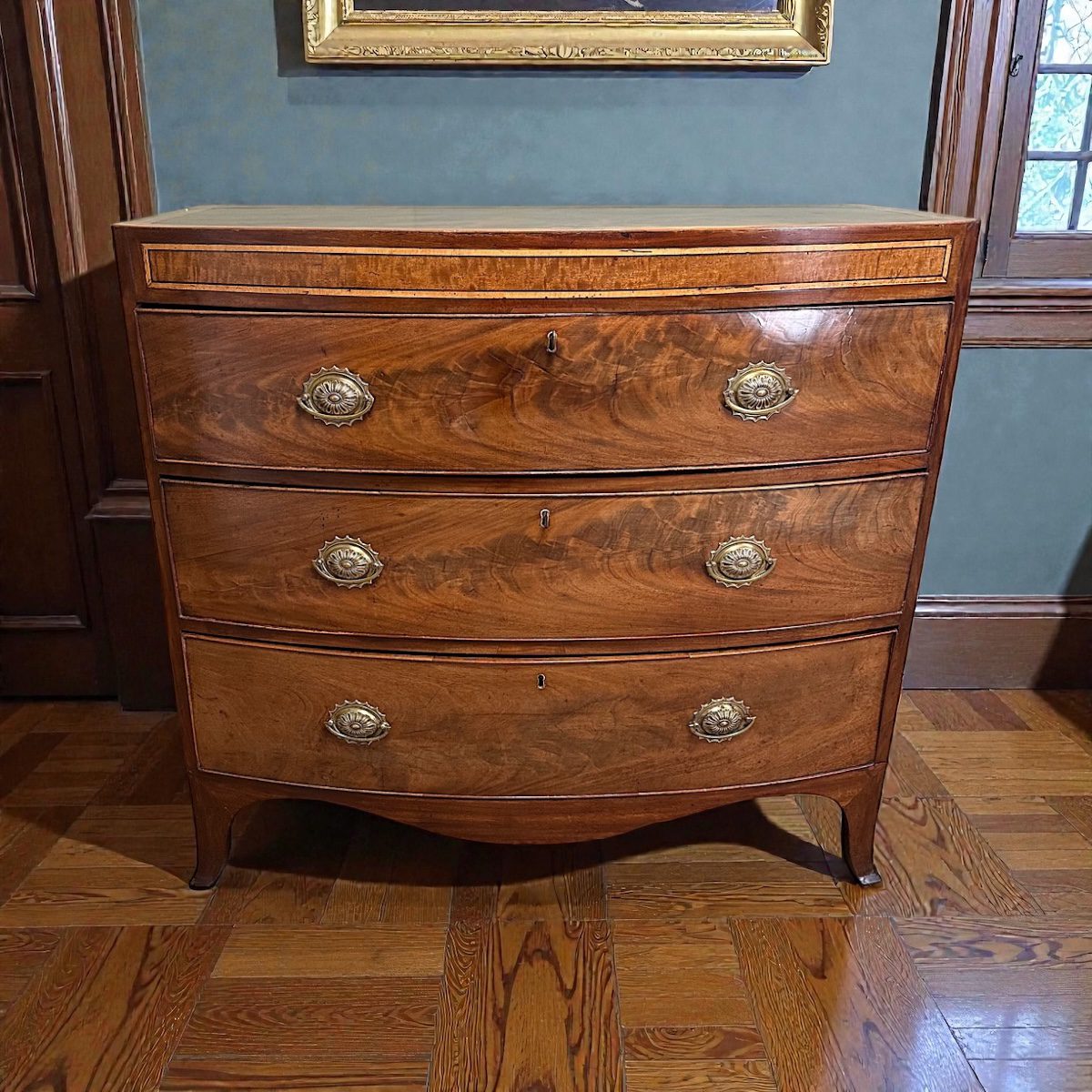 Outstanding Regency Mahogany Antique Bow Fronted Chest of Drawers
