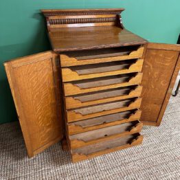 Stunning 19th century Antique Victorian Cupboard