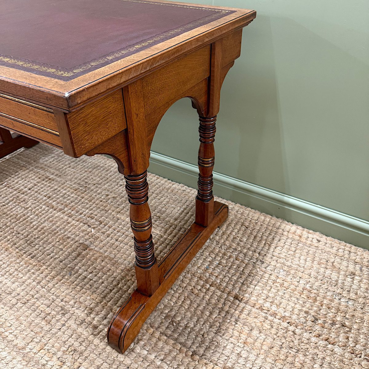 Quality Walnut Victorian Antique Writing Desk by Gillows 5 Quality Walnut Victorian Antique Writing Desk by Gillows